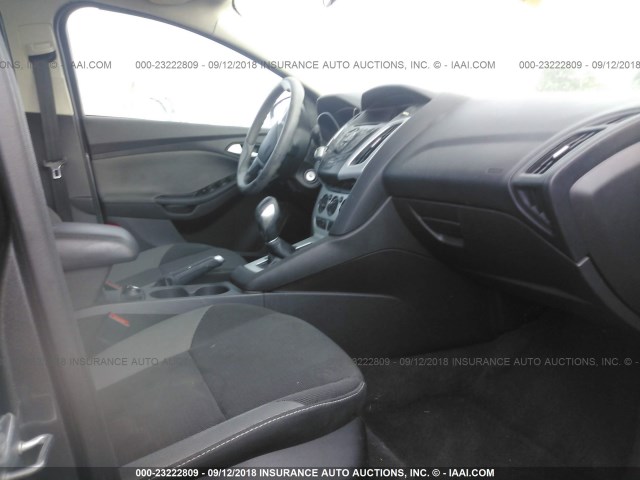 1FADP3F26EL177428 - 2014 FORD FOCUS SE GRAY photo 5