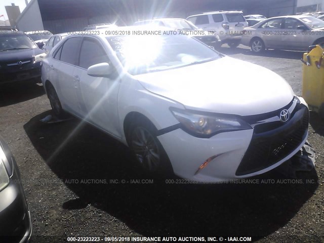 4T1BF1FK4GU132635 - 2016 TOYOTA CAMRY LE/XLE/SE/XSE WHITE photo 1