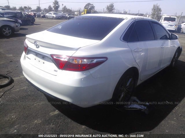 4T1BF1FK4GU132635 - 2016 TOYOTA CAMRY LE/XLE/SE/XSE WHITE photo 4