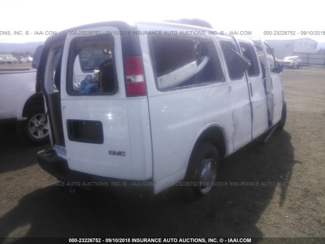 1GKFG15T941106417 - 2004 GMC SAVANA G1500 WHITE photo 4