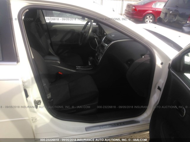 1G1ZC5E16BF280917 - 2011 CHEVROLET MALIBU 1LT WHITE photo 5