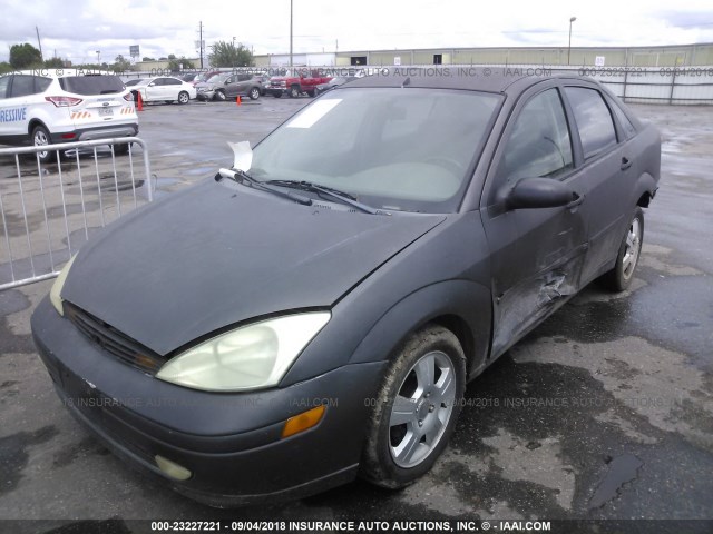 1FAHP38352W274623 - 2002 FORD FOCUS ZTS GRAY photo 2