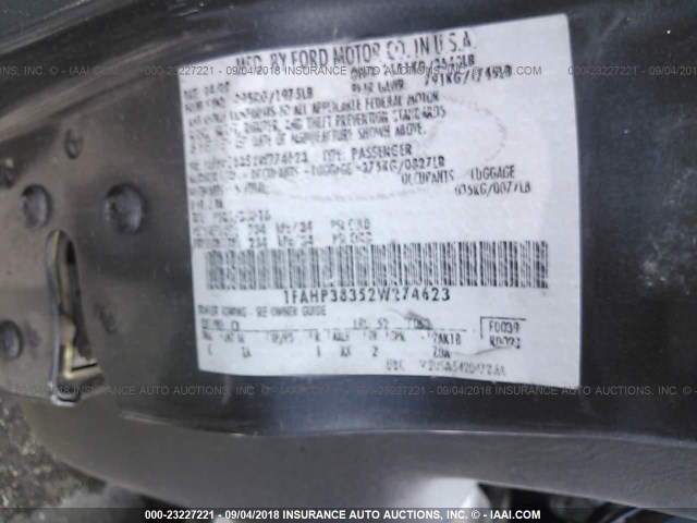 1FAHP38352W274623 - 2002 FORD FOCUS ZTS GRAY photo 9