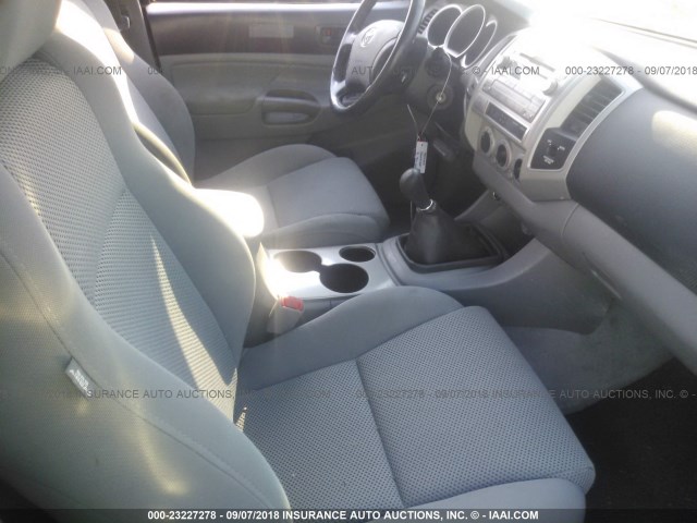 5TFUU4EN3BX010212 - 2011 TOYOTA TACOMA ACCESS CAB ნაცრისფერი ფოტო 5