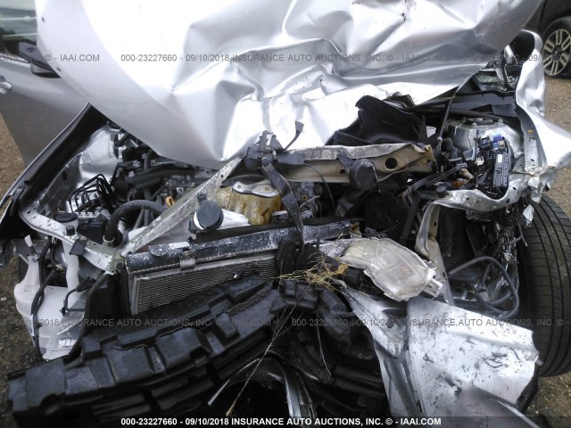 4T1BF1FK5HU438325 - 2017 TOYOTA CAMRY LE/XLE/SE/XSE SILVER photo 10