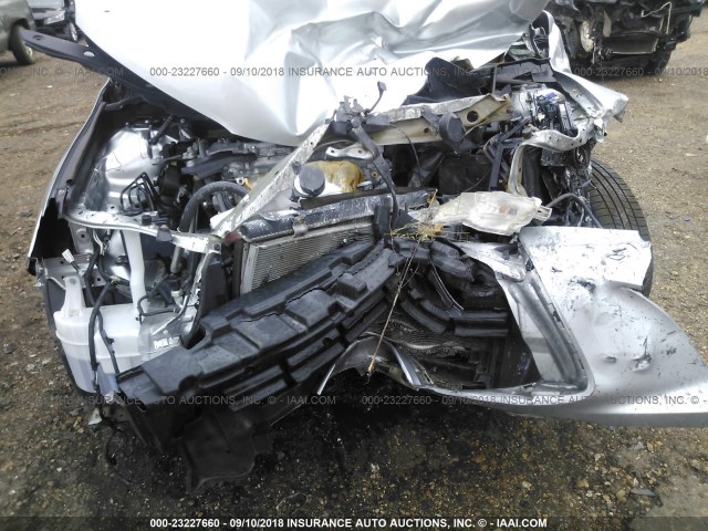 4T1BF1FK5HU438325 - 2017 TOYOTA CAMRY LE/XLE/SE/XSE SILVER photo 6