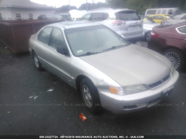 1HGCD569XTA246204 - 1996 HONDA ACCORD VALUE SILVER photo 1