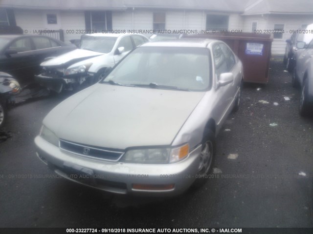 1HGCD569XTA246204 - 1996 HONDA ACCORD VALUE SILVER photo 2