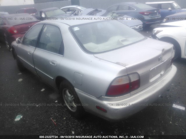 1HGCD569XTA246204 - 1996 HONDA ACCORD VALUE SILVER photo 3