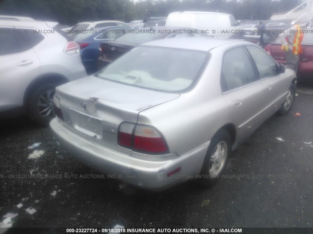 1HGCD569XTA246204 - 1996 HONDA ACCORD VALUE SILVER photo 4