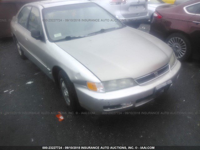 1HGCD569XTA246204 - 1996 HONDA ACCORD VALUE SILVER photo 6