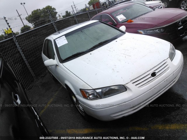 4T1BF22K3XU087649 - 1999 TOYOTA CAMRY LE/XLE WHITE photo 1