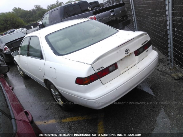 4T1BF22K3XU087649 - 1999 TOYOTA CAMRY LE/XLE WHITE photo 3