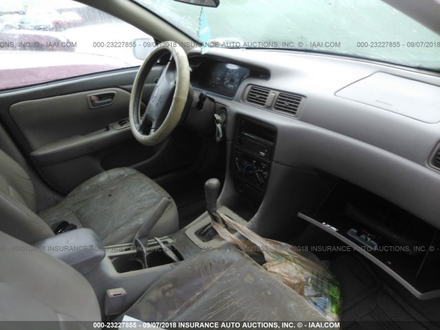 4T1BF22K3XU087649 - 1999 TOYOTA CAMRY LE/XLE WHITE photo 5