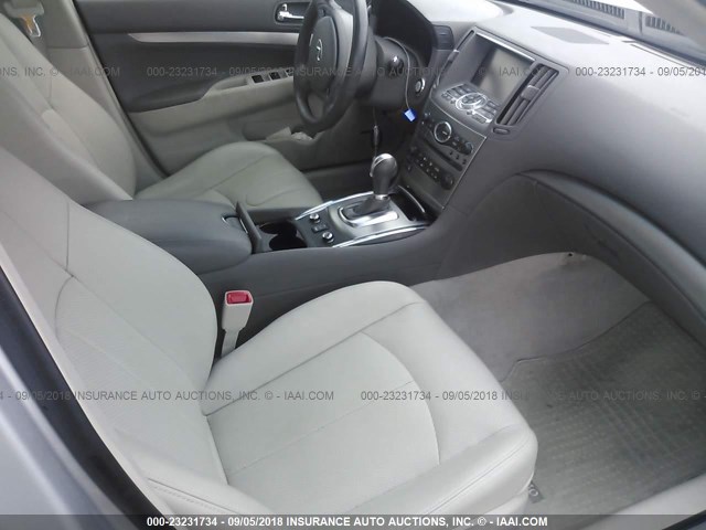 JN1CV6AR4FM523606 - 2015 INFINITI Q40 SILVER photo 5