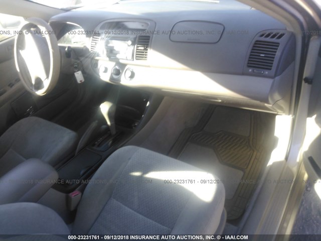 JTDBE32K720098733 - 2002 TOYOTA CAMRY LE/XLE/SE GOLD photo 5