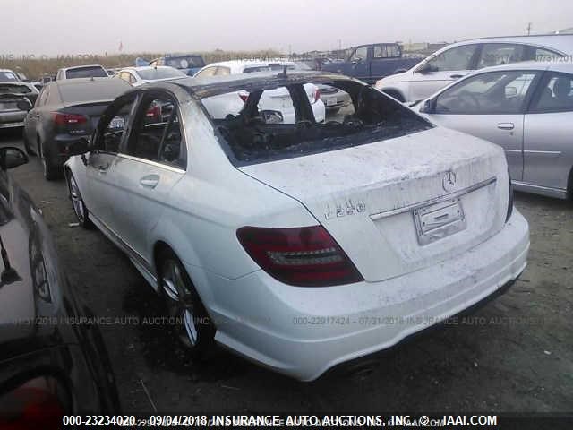 WDDGF4HBXDA800000 - 2013 MERCEDES-BENZ C 250 WHITE photo 3