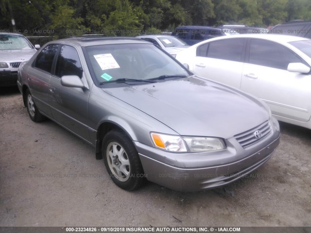 JT2BG22K8W0179596 - 1998 TOYOTA CAMRY CE/LE/XLE TAN photo 1