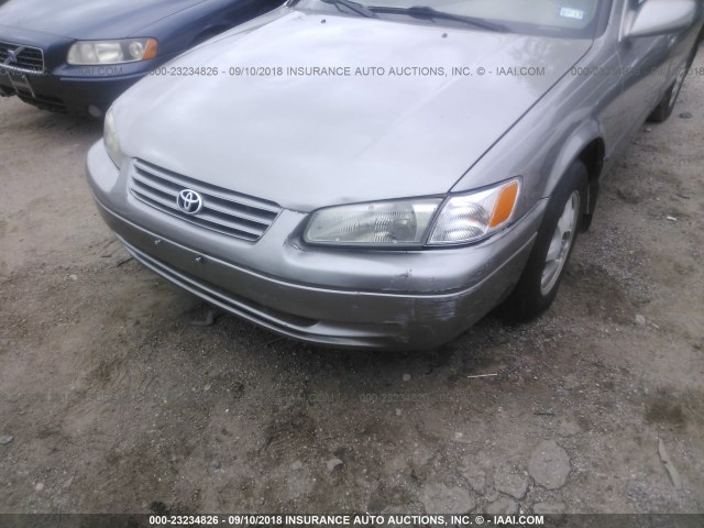 JT2BG22K8W0179596 - 1998 TOYOTA CAMRY CE/LE/XLE TAN photo 6