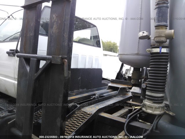 1GBT7H4J3WJ102331 - 1998 CHEVROLET C-SERIES C7H064 WHITE photo 7