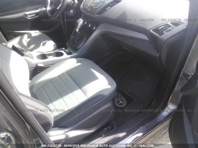 1FMCU9G97FUA93431 - 2015 FORD ESCAPE SE GRAY photo 5