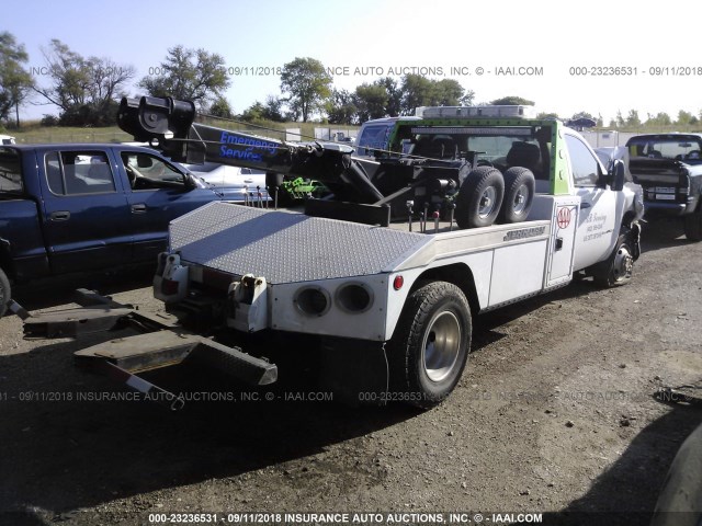 1GBJC34K48E113039 - 2008 CHEVROLET SILVERADO C3500 WHITE photo 4