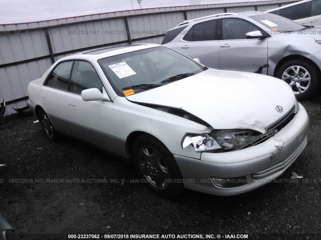 JT8BF28G110308234 - 2001 LEXUS ES 300 WHITE photo 1