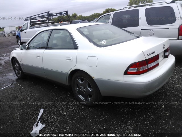 JT8BF28G110308234 - 2001 LEXUS ES 300 WHITE photo 3