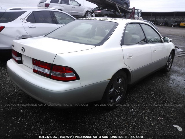 JT8BF28G110308234 - 2001 LEXUS ES 300 WHITE photo 4