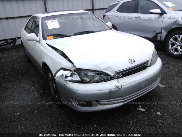 JT8BF28G110308234 - 2001 LEXUS ES 300 WHITE photo 6