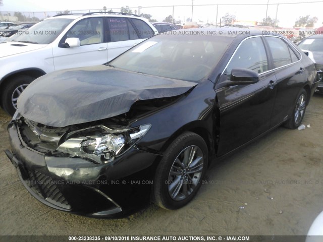 4T1BF1FK6GU160050 - 2016 TOYOTA CAMRY LE/XLE/SE/XSE BLACK photo 2