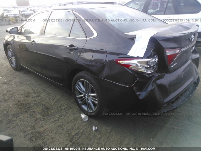 4T1BF1FK6GU160050 - 2016 TOYOTA CAMRY LE/XLE/SE/XSE BLACK photo 3