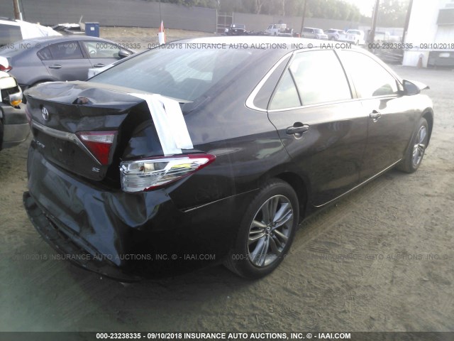 4T1BF1FK6GU160050 - 2016 TOYOTA CAMRY LE/XLE/SE/XSE BLACK photo 4