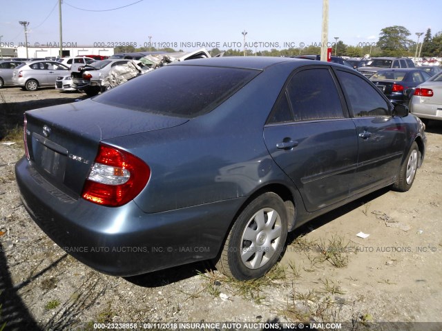 4T1BE32K33U238962 - 2003 TOYOTA CAMRY LE/XLE/SE BLUE photo 4