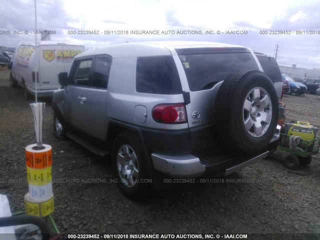 JTEZU11F770013984 - 2007 TOYOTA FJ CRUISER SILVER photo 3