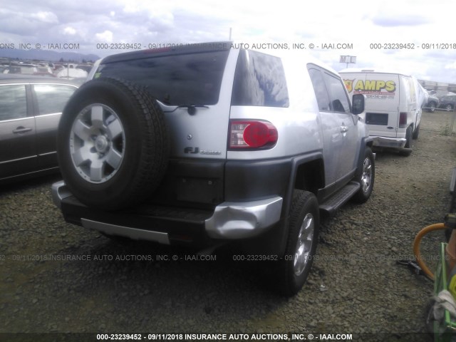 JTEZU11F770013984 - 2007 TOYOTA FJ CRUISER SILVER photo 4