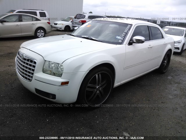 2C3KA53G46H382957 - 2006 CHRYSLER 300 TOURING WHITE photo 2