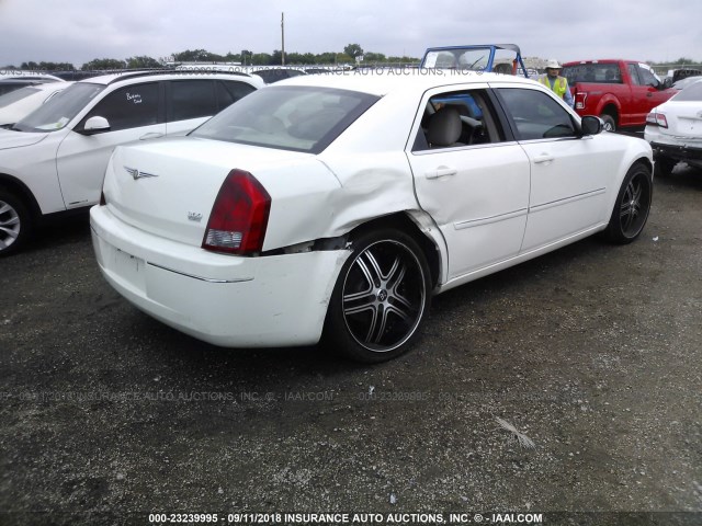 2C3KA53G46H382957 - 2006 CHRYSLER 300 TOURING WHITE photo 4