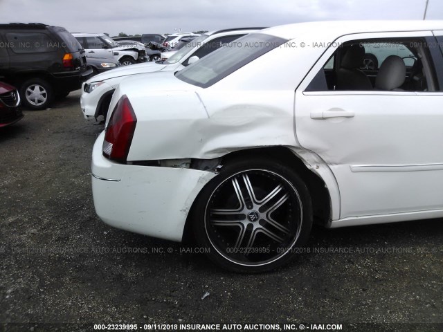 2C3KA53G46H382957 - 2006 CHRYSLER 300 TOURING WHITE photo 6