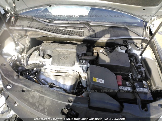 4T1BF1FK6HU367605 - 2017 TOYOTA CAMRY LE/XLE/SE/XSE SILVER photo 10