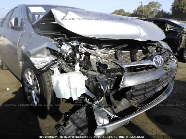 4T1BF1FK6HU367605 - 2017 TOYOTA CAMRY LE/XLE/SE/XSE SILVER photo 6