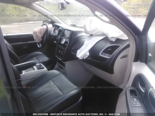 2C4RC1BG4FR588076 - 2015 CHRYSLER TOWN & COUNTRY TOURING ნაცრისფერი ფოტო 5