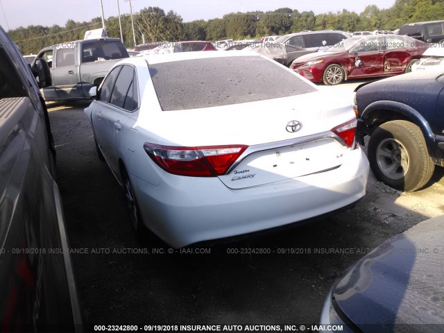 4T4BF1FK4GR559710 - 2016 TOYOTA CAMRY LE/XLE/SE/XSE WHITE photo 3