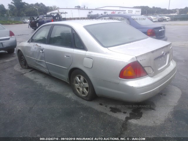 4T1BF28B2YU057535 - 2000 TOYOTA AVALON XL/XLS SILVER photo 3