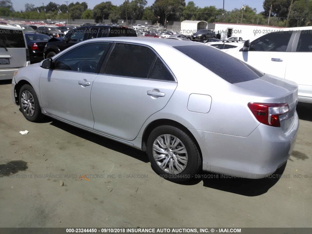 4T1BF1FK8EU844983 - 2014 TOYOTA CAMRY L/SE/LE/XLE ნაცრისფერი ფოტო 3