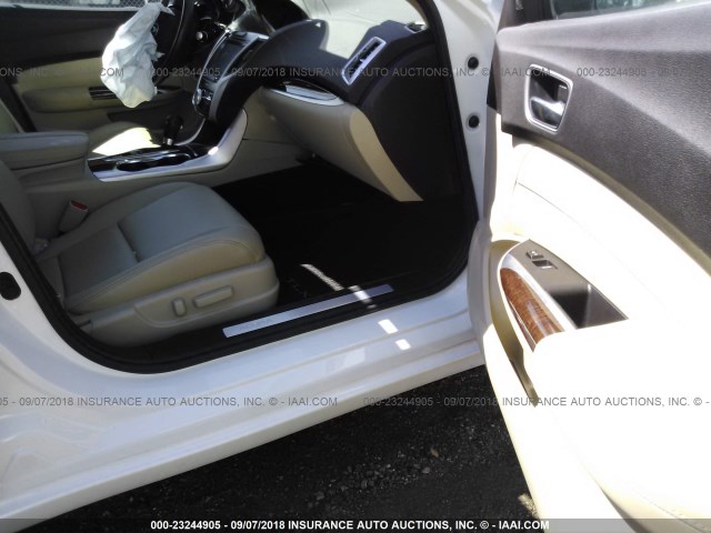 19UUB1F59JA002623 - 2018 ACURA TLX TECH WHITE photo 5