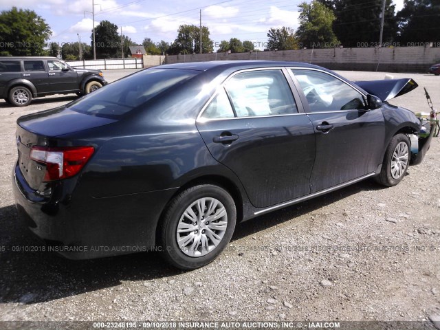4T1BF1FK5EU379563 - 2014 TOYOTA CAMRY L/SE/LE/XLE 蓝色 照片 4