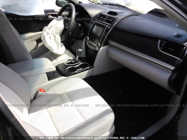 4T1BF1FK5EU379563 - 2014 TOYOTA CAMRY L/SE/LE/XLE 蓝色 照片 5