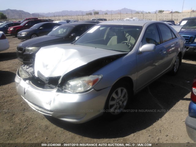 4T1BE32K12U074352 - 2002 TOYOTA CAMRY LE/XLE/SE SILVER photo 2
