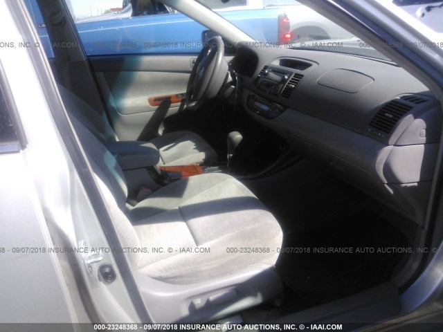 4T1BE32K12U074352 - 2002 TOYOTA CAMRY LE/XLE/SE SILVER photo 5